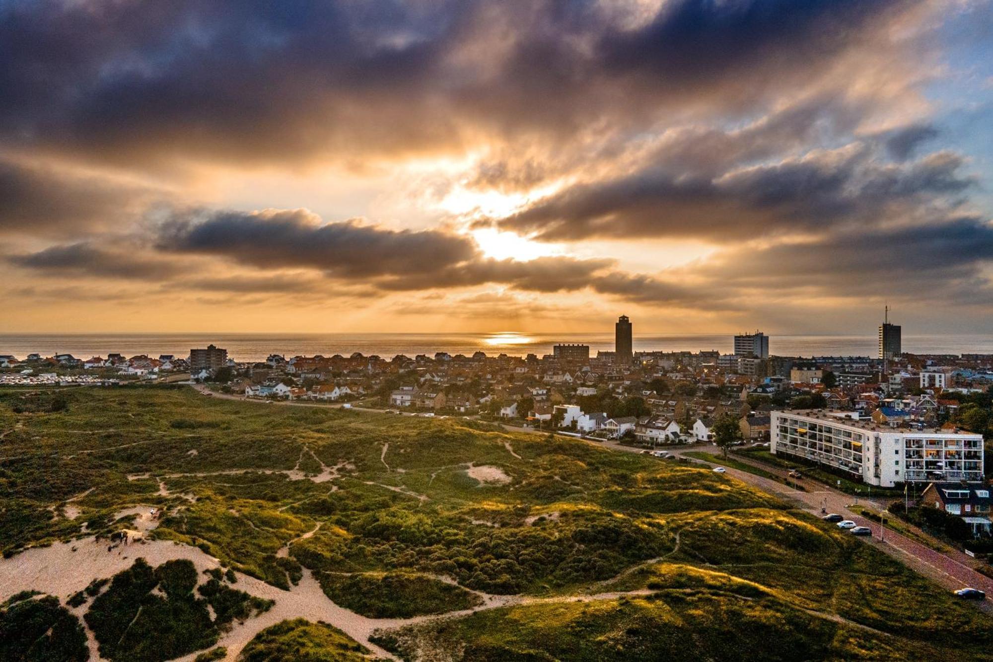 View With A Room Zandvoort With Private Parking Экстерьер фото