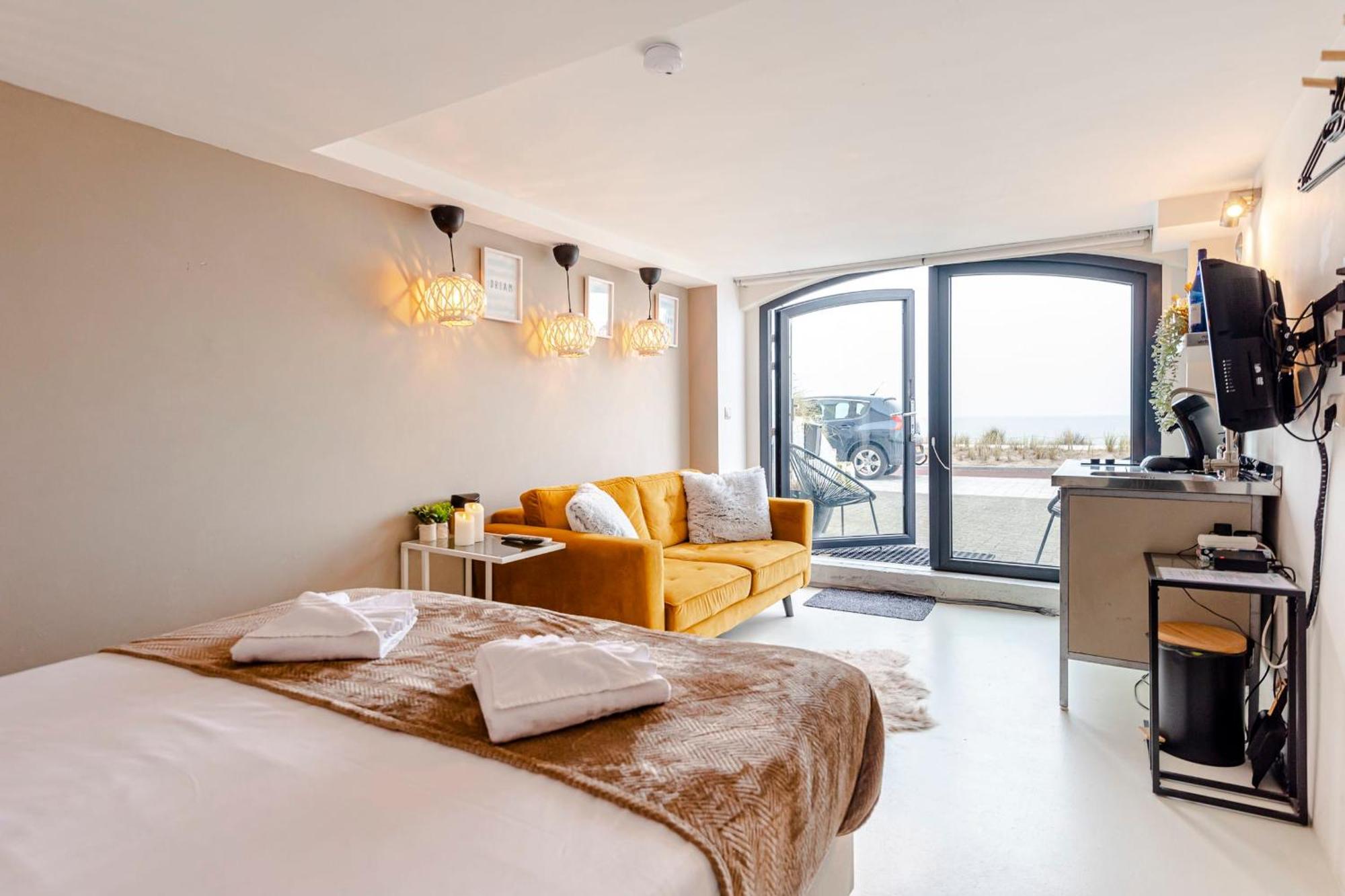 View With A Room Zandvoort With Private Parking Экстерьер фото